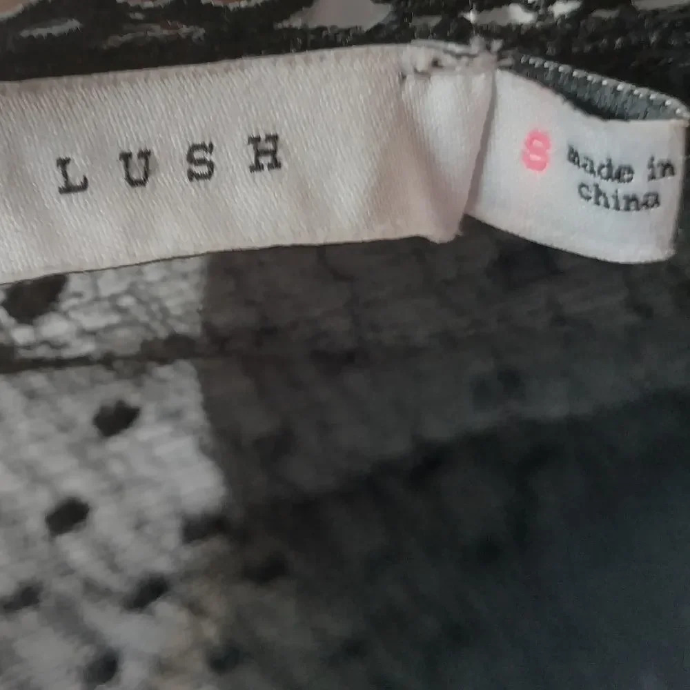 LUSH FAUX WRAP DRESS - BLACK - Picture 4 of 6